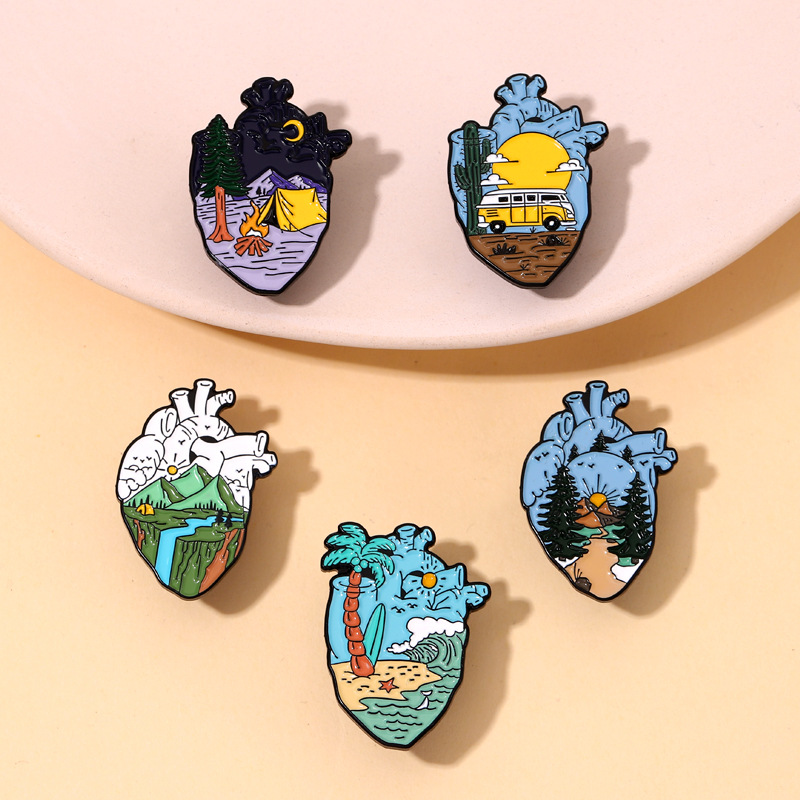 Broches en émail Cœur d'aventu - Outdoor Adventure Friends avis et prix